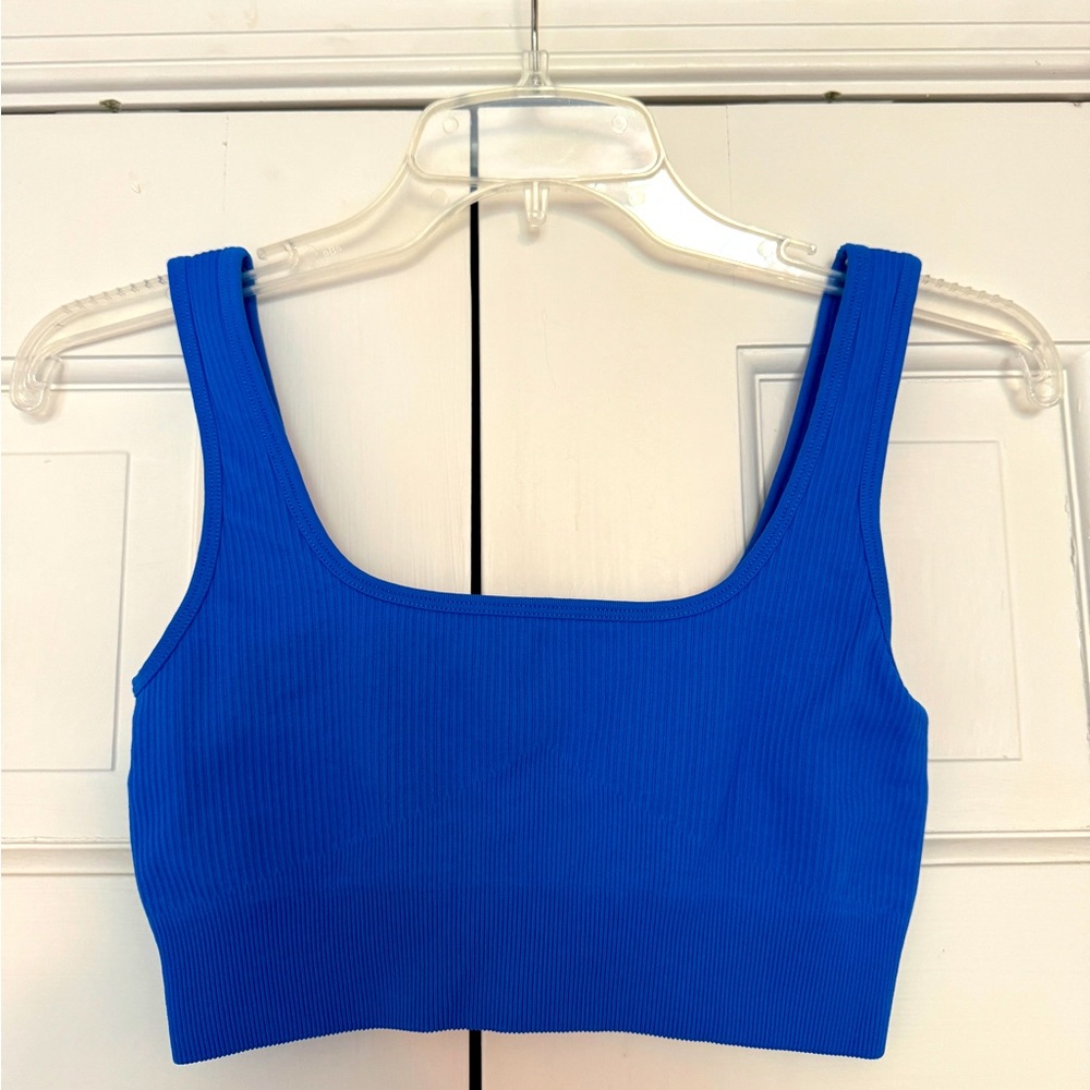 OQQ sports bra size small